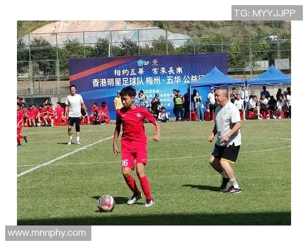 拜仁官方：阿芳、博埃因病缺席